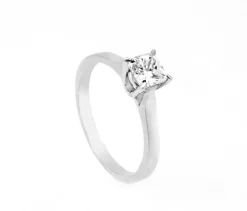 ANILLO ORO 18 KILATES CON DIAMANTE