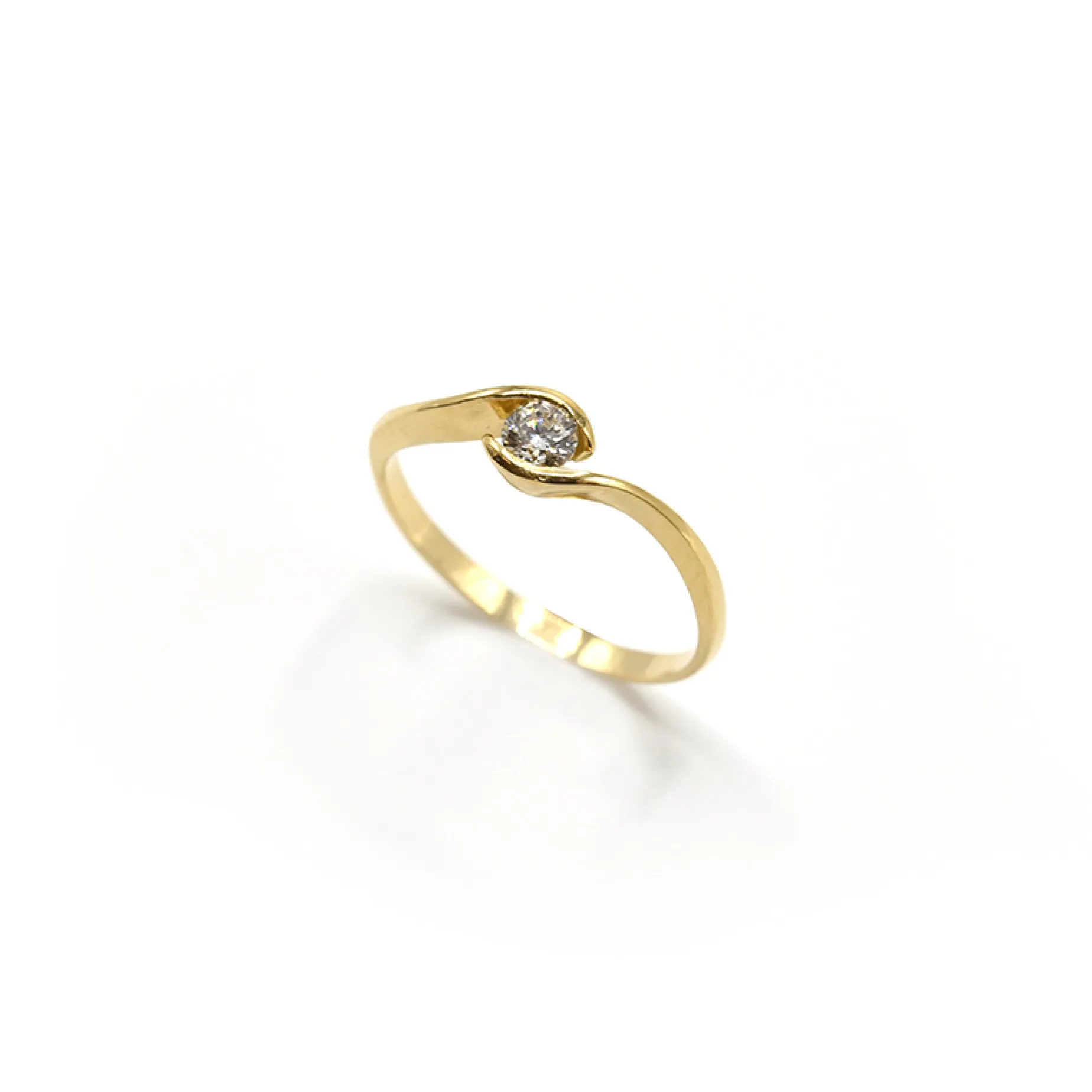 ANILLO ORO 18 KILATES CON DIAMANTES