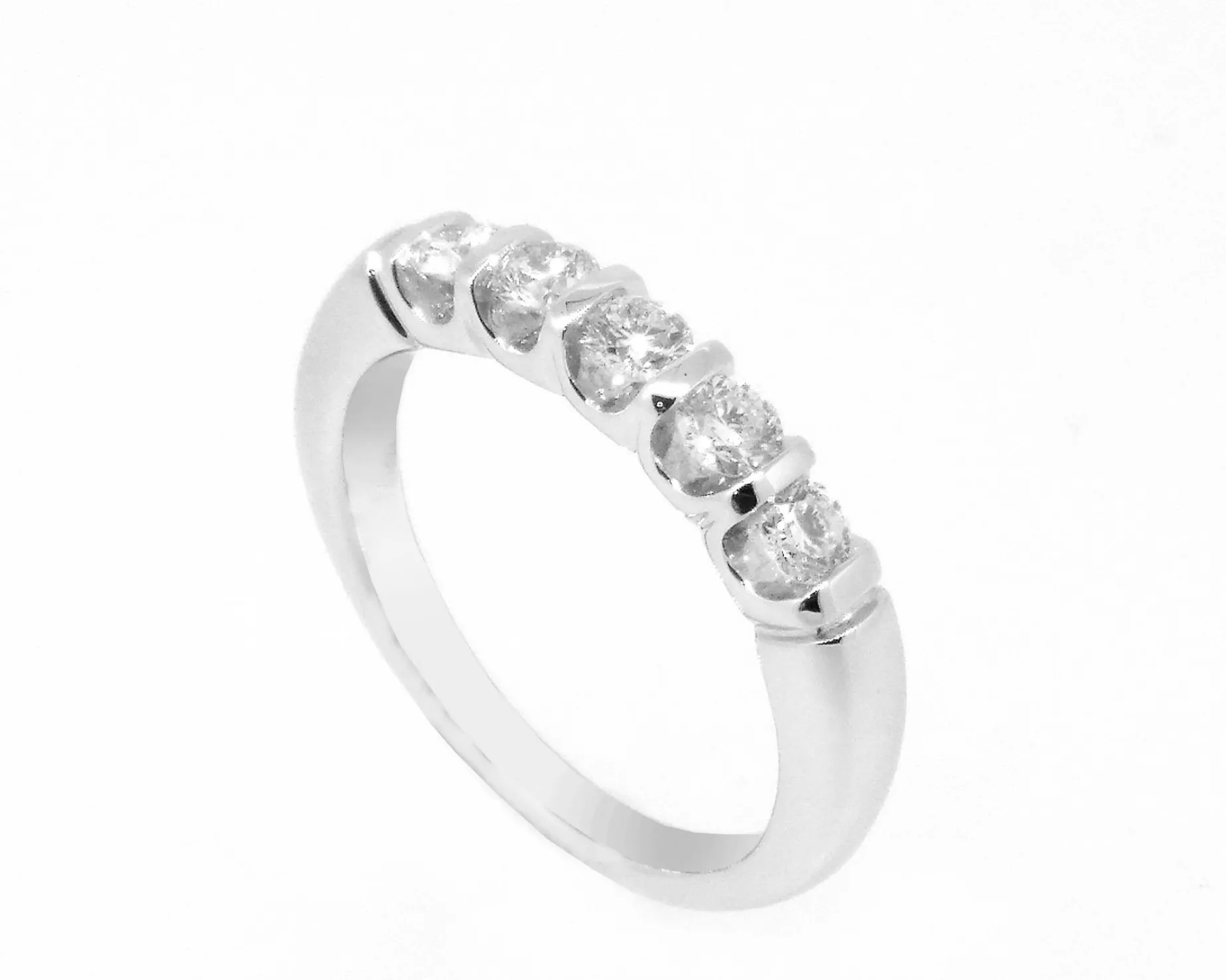 ANILLO ORO 18 KILATES CON DIAMANTES