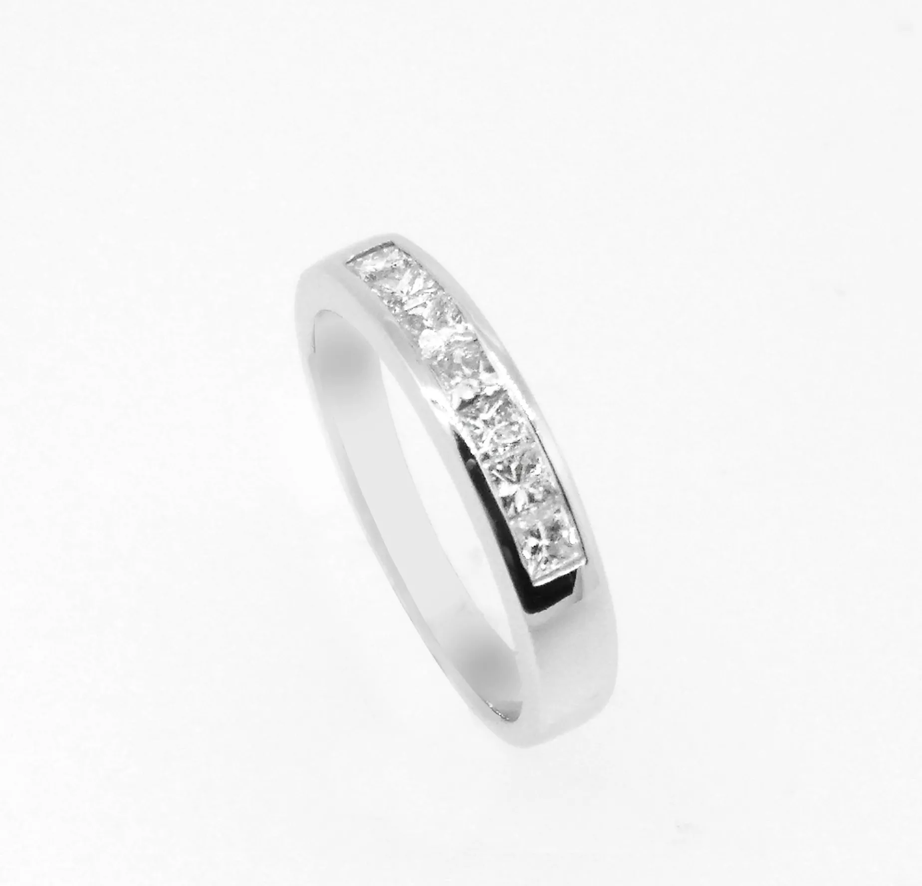 ANILLO ORO 18 KILATES CON DIAMANTES