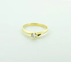 ANILLO ORO 18 KILATES CON DIAMANTE